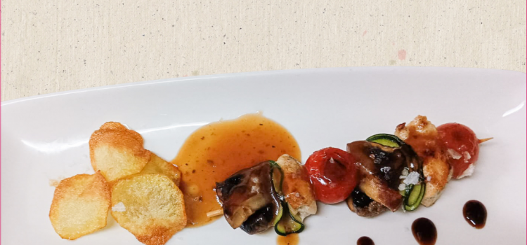 Restaurante Comomelocomo > Brocheta de pollo con verduricas y salsa teriyaki
