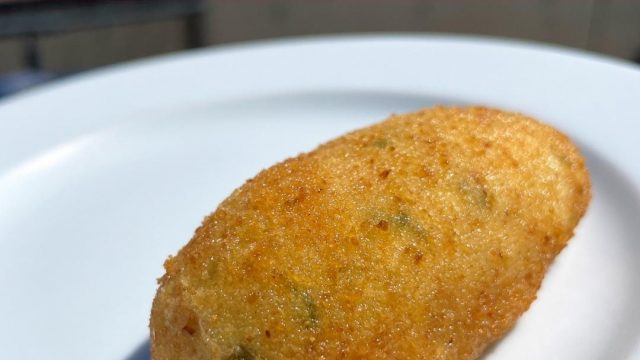 Café Bar Almériz > Croqueta de bacalao