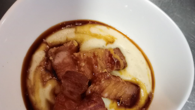 Restaurante Comomelocomo > Puré de patata trufado con corteza de jamón y teriyaki