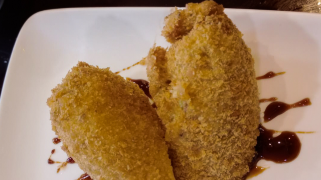 Restaurante Comomelocomo > Rollito de lomo relleno de verduras y queso