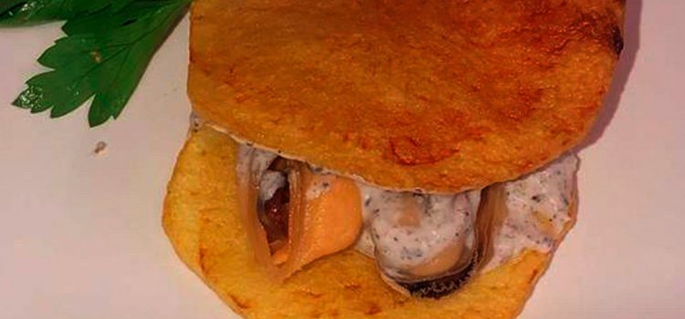 Durban Café: Mejillones en salmuera con patata y alioli con puré de trufa