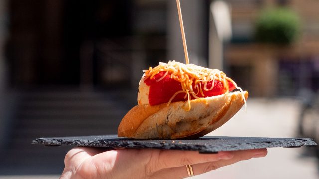 MONTADITO DE PIMIENTO DEL PIQUILLO RELLENO DE BACALAO GRATINADO