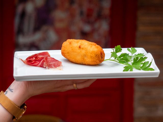 Croquetón de jamón ibérico