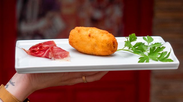 Croquetón de jamón ibérico