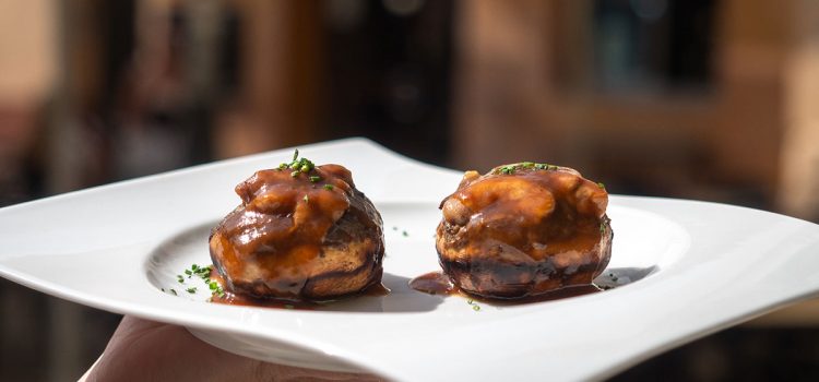 CHAMPIÑÓN RELLENO CON JAMÓN Y MOLLEJAS