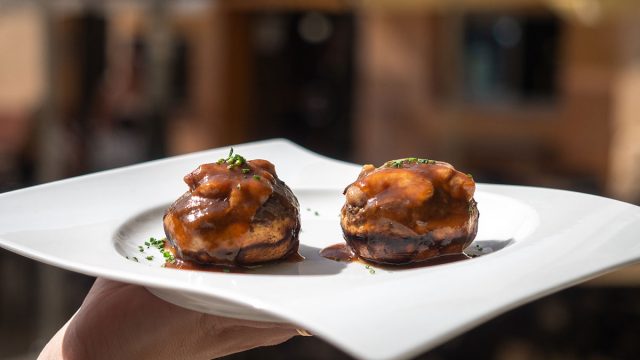 CHAMPIÑÓN RELLENO CON JAMÓN Y MOLLEJAS