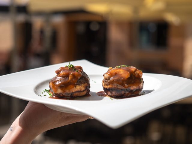 CHAMPIÑÓN RELLENO CON JAMÓN Y MOLLEJAS