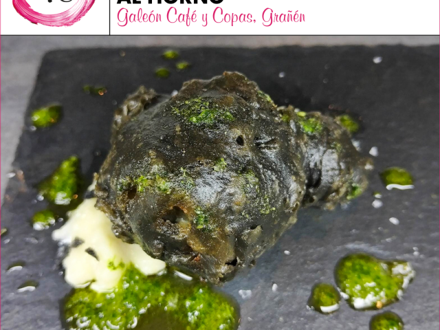 Galeón Café y Copas > Bacalao con crujiente de calamar en cama de ajos al horno