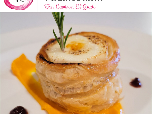 Restaurante Tres Caminos > Hojaldre de queso río Vero con cebolla caramelizada y salsa de trufa