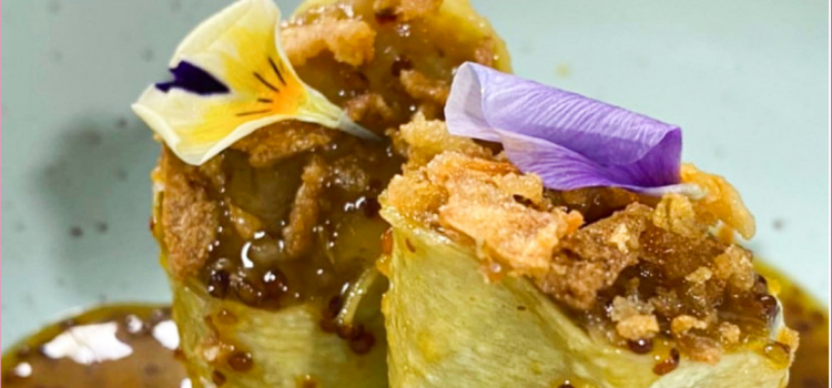 Bar Restaurante La Piscina Sariñena > Canelón de rabo de toro al vino tinto con salsa de mostaza y miel