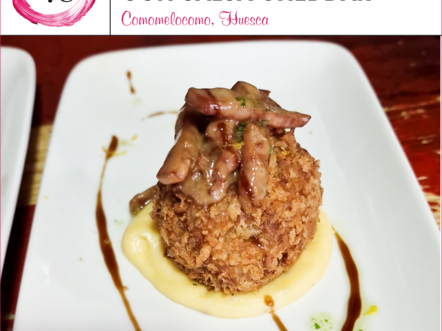 Restaurante Comomelocomo > Bolita de risotto con salsa cheddar