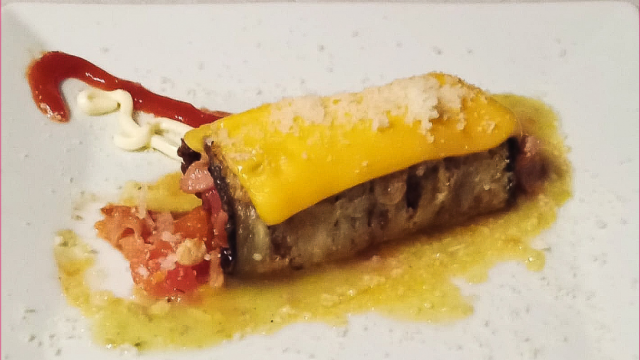 Restaurante El Bodegón de Alagón > Rollito de berenjena relleno de pollo de corral