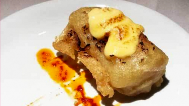 Bar Restaurante Casbas >  Penca de acelga rellena de ibérico y velouté de hongos