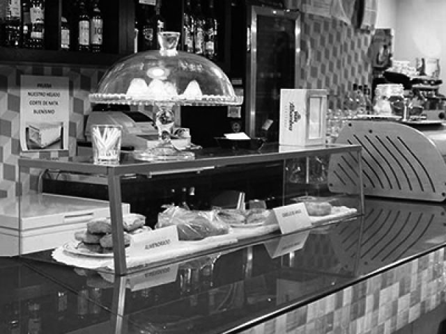 Bar Cafetería La Tribuna